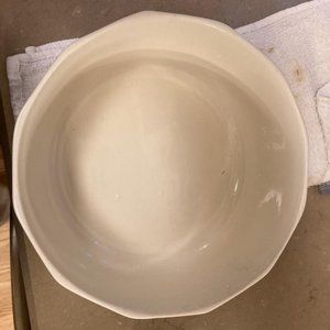 Pfaltzgraff Heritage White 9" diameter salad serving bowl